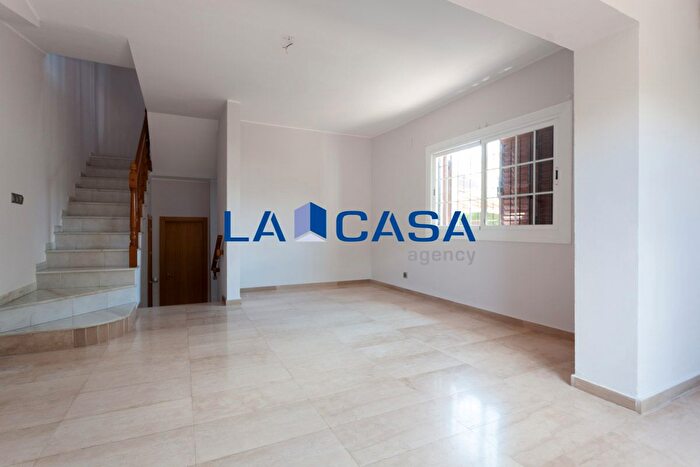 Casas en venta y pisos alquiler - 3