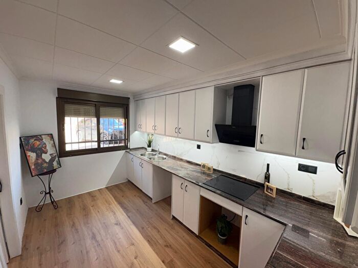 Casas en venta y pisos alquiler - 1