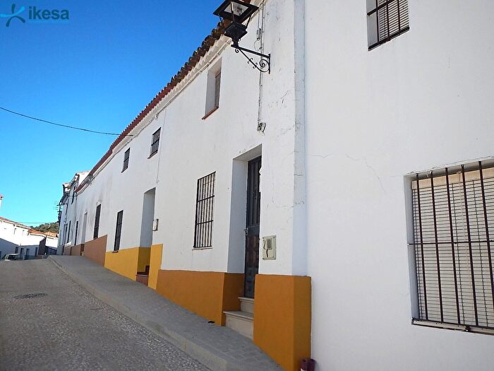 Casa en venta en Aracena, Huelva de 5 habitaciones