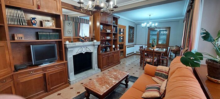 Casas en venta y pisos alquiler - 1