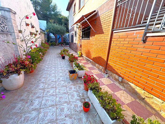 Casas en venta y pisos alquiler - 3