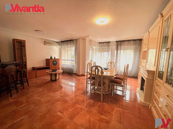 Casas en venta y pisos alquiler - 1
