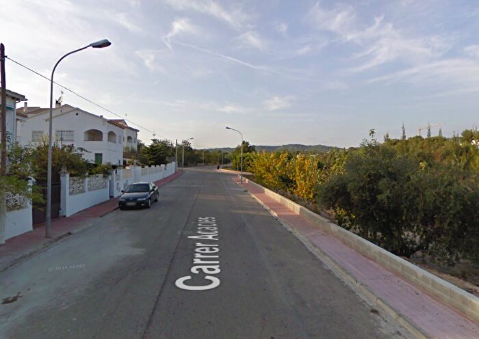 Casa en venta en La Pobla de Montornès, Tarragona de 4 habitaciones