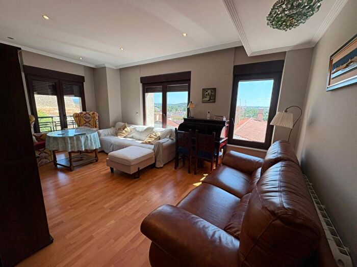 Casas en venta y pisos alquiler - 2