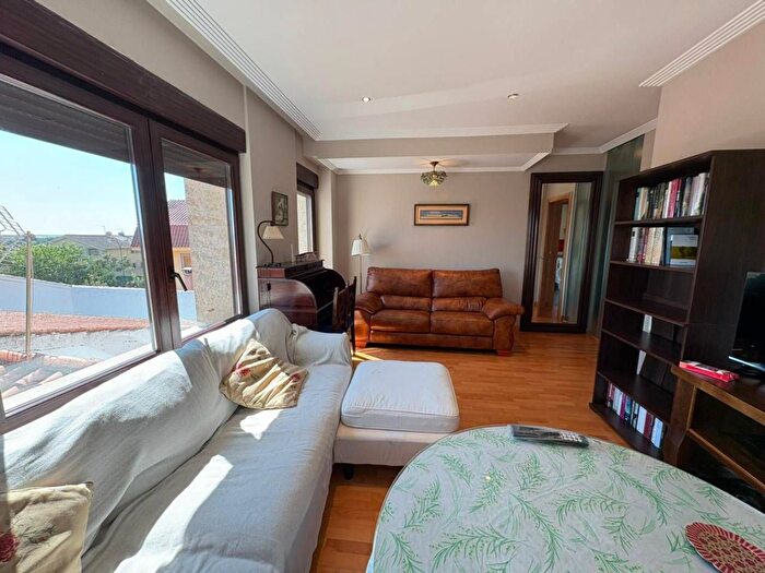 Casas en venta y pisos alquiler - 3