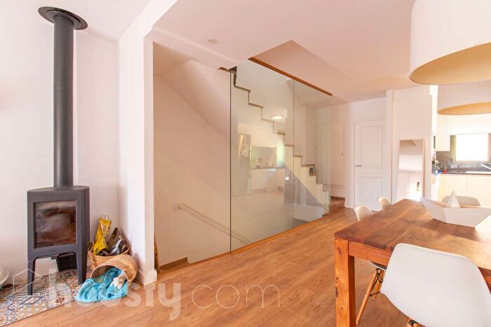 Casas en venta y pisos alquiler - 3