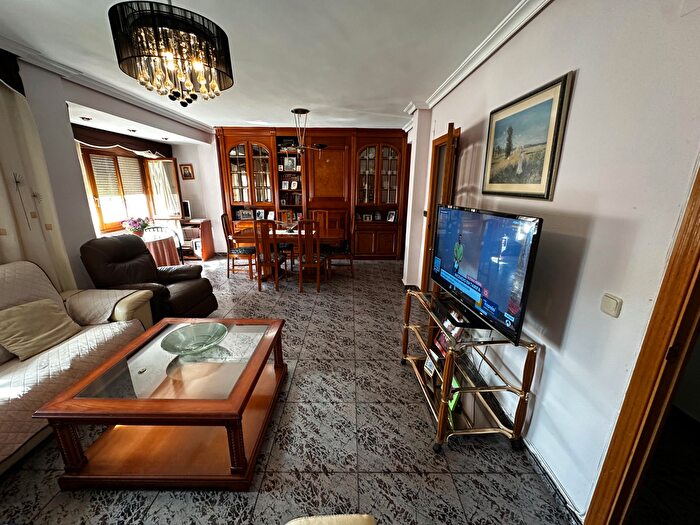 Casas en venta y pisos alquiler - 3