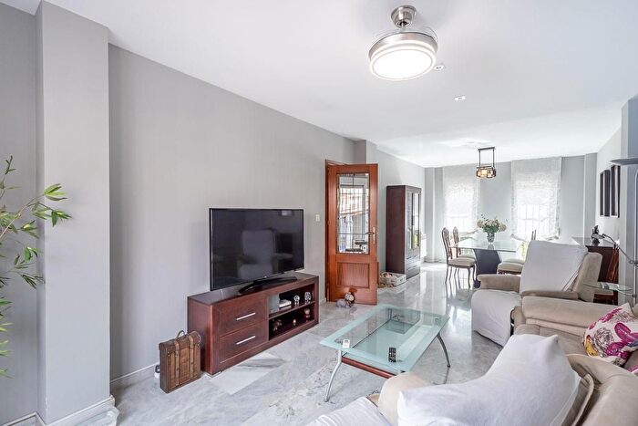Casas en venta y pisos alquiler - 2