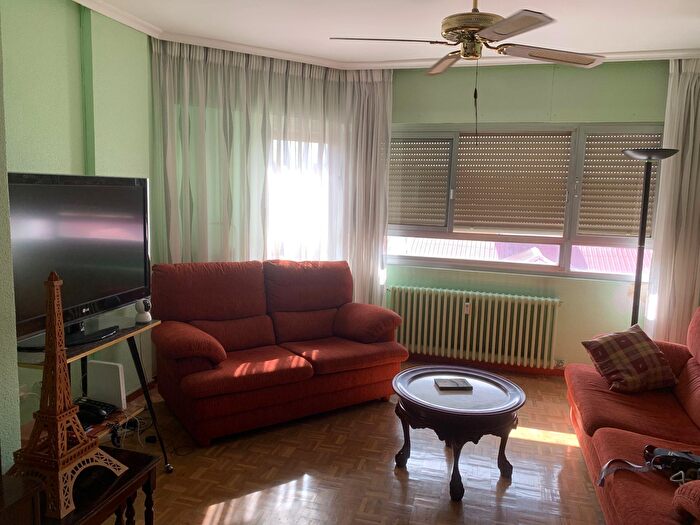 Casas en venta y pisos alquiler - 3