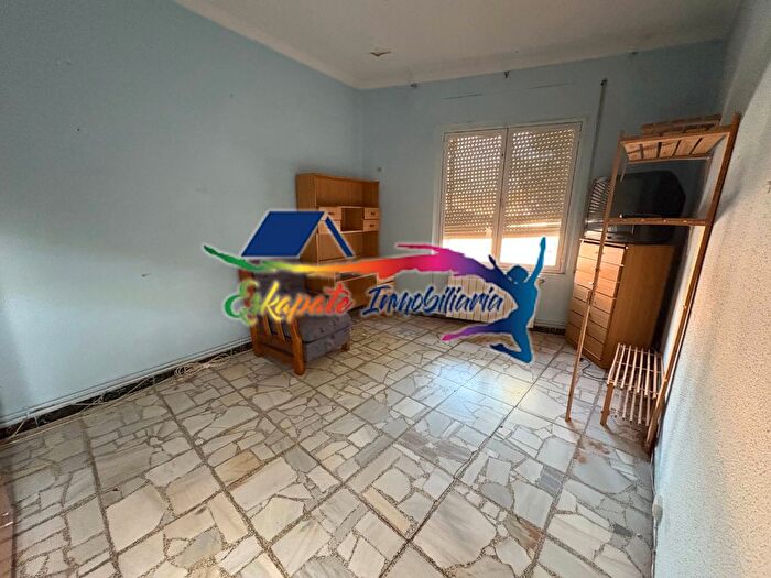 Casas en venta y pisos alquiler - 3