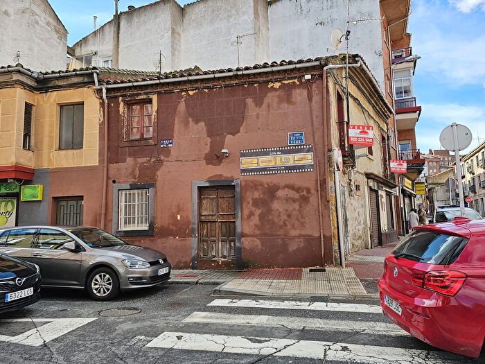 Casas en venta y pisos alquiler - 3