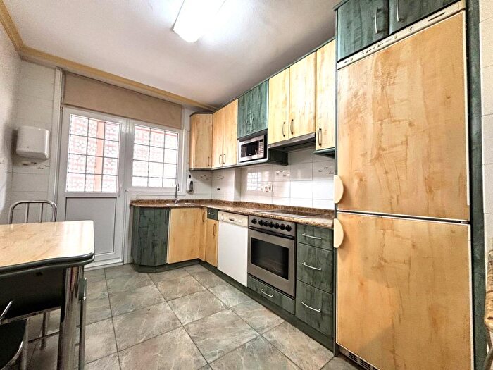 Casas en venta y pisos alquiler - 3