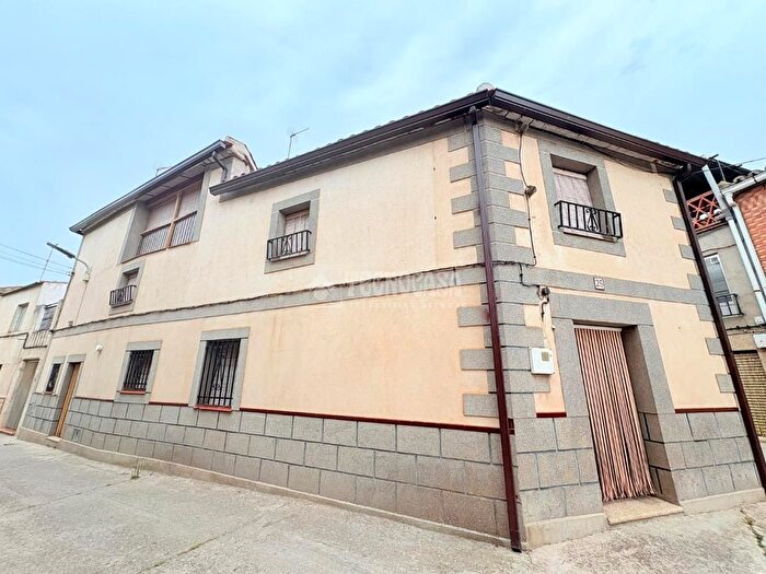 Casas en venta y pisos alquiler - 1