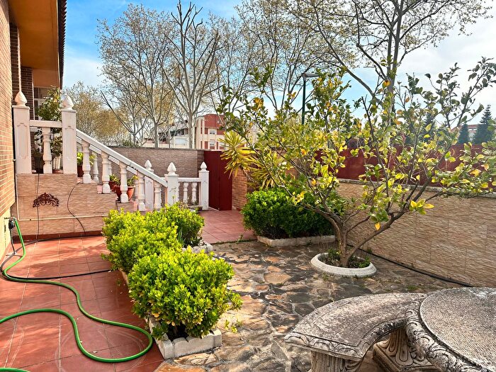 Casas en venta y pisos alquiler - 1