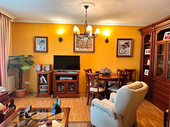 Casas en venta y pisos alquiler - 3