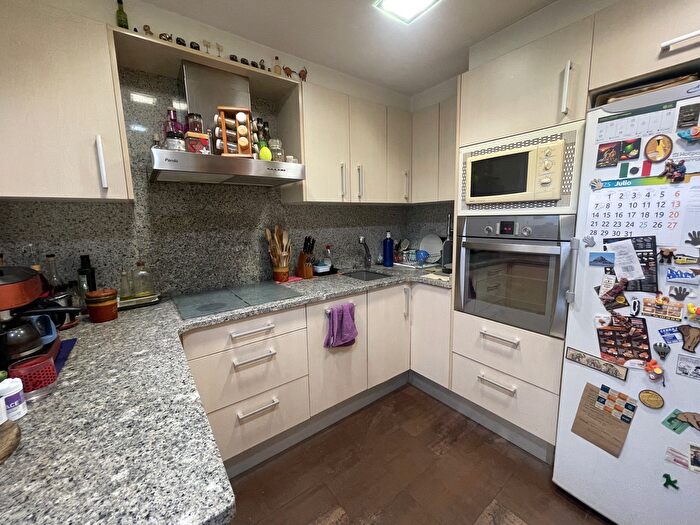 Casas en venta y pisos alquiler - 3