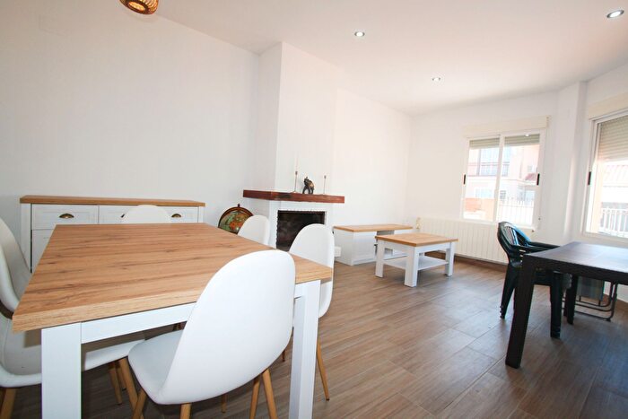 Casas en venta y pisos alquiler - 3