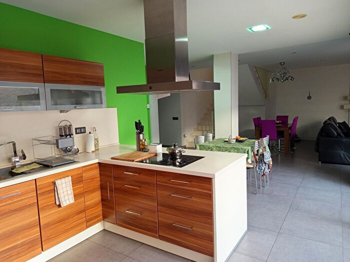 Casas en venta y pisos alquiler - 1