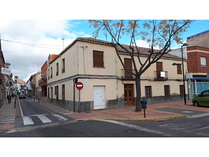 Casas en venta y pisos alquiler - 3