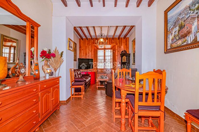 Casas en venta y pisos alquiler - 3