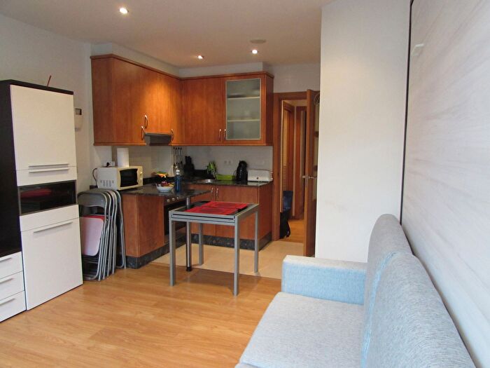 Casas en venta y pisos alquiler - 1