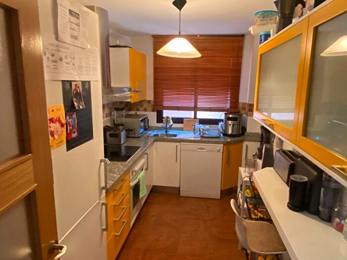Casas en venta y pisos alquiler - 3
