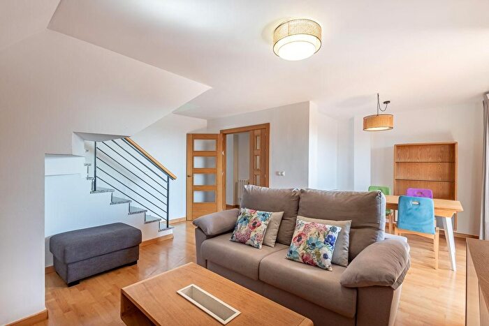 Casas en venta y pisos alquiler - 3