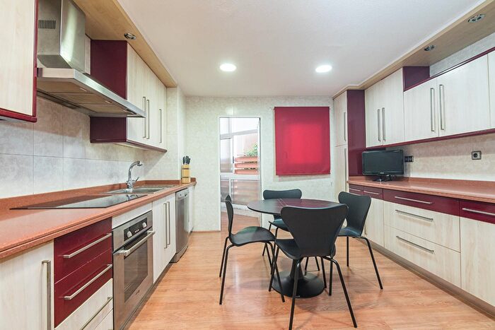 Casas en venta y pisos alquiler - 3