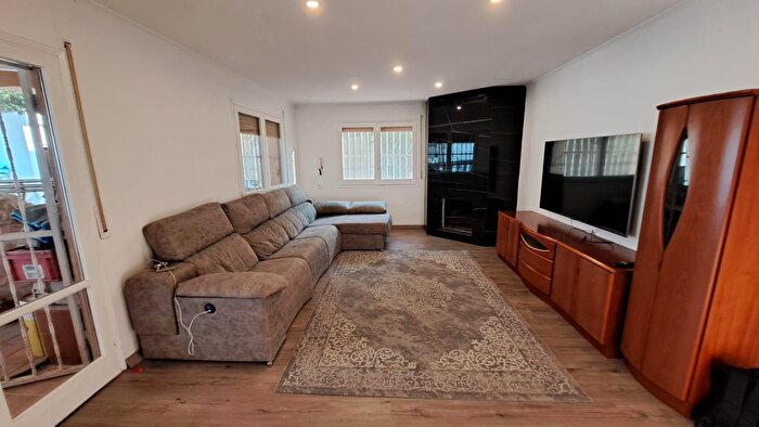 Casas en venta y pisos alquiler - 1