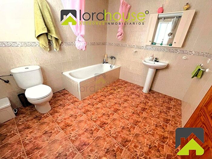 Casas en venta y pisos alquiler - 2