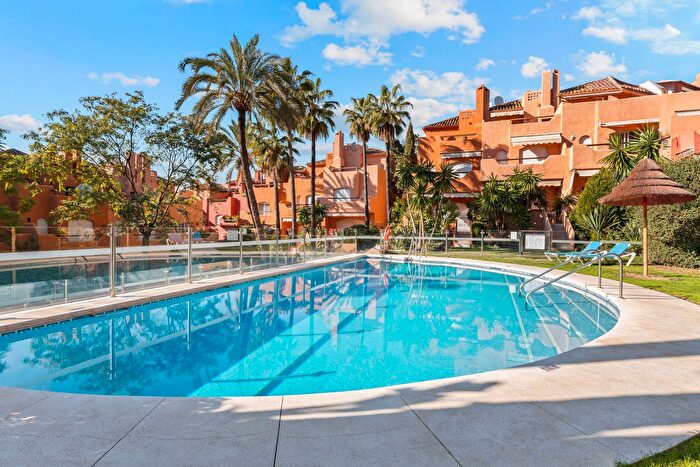 Casa en venta en Nueva Andalucía, Las Brisas de 4 habitaciones
