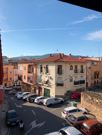 Casas en venta y pisos alquiler - 3