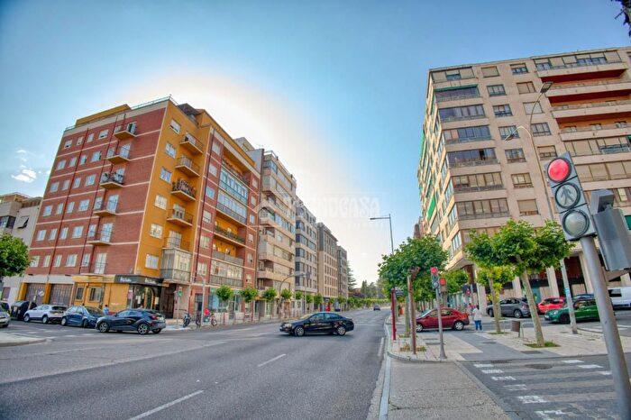 Casas en venta y pisos alquiler - 1