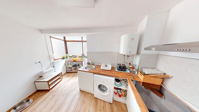 Casas en venta y pisos alquiler - 3