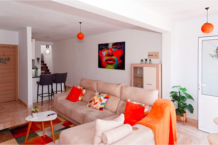 Casas en venta y pisos alquiler - 3