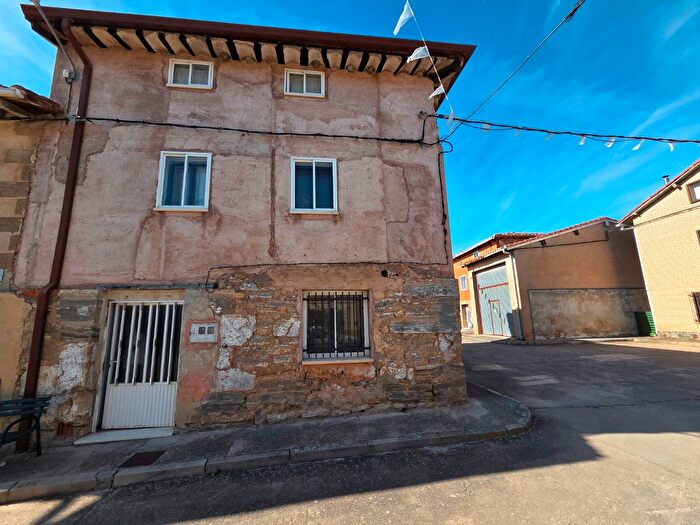 Casa en venta en Aguilar de Bureba, Burgos de 4 habitaciones