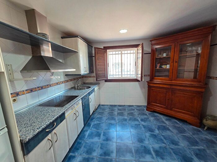 Casas en venta y pisos alquiler - 2