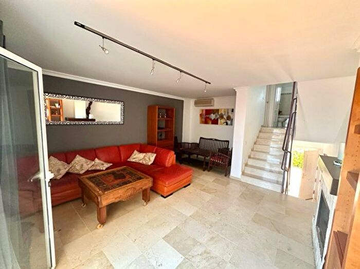 Casas en venta y pisos alquiler - 3