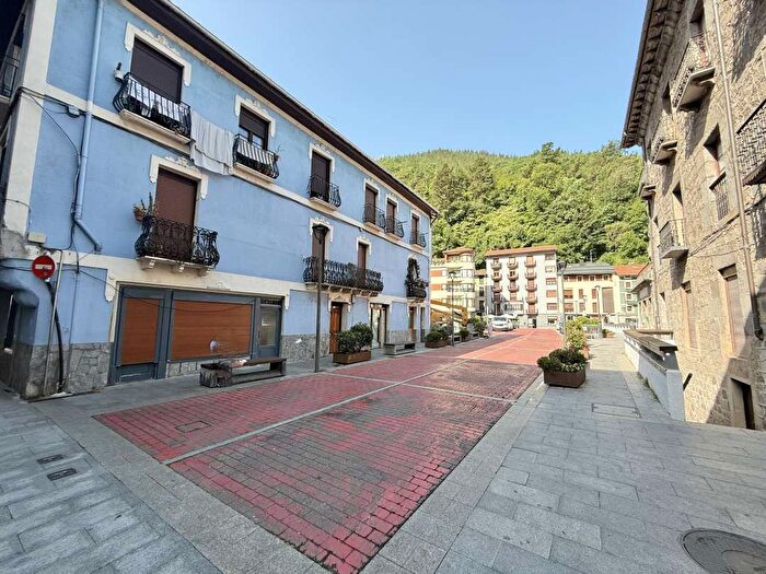 Casas en venta y pisos alquiler - 1