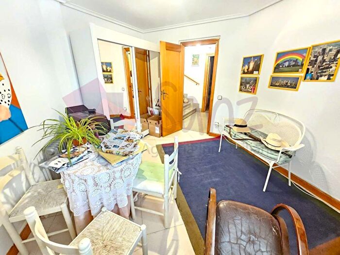 Casas en venta y pisos alquiler - 3