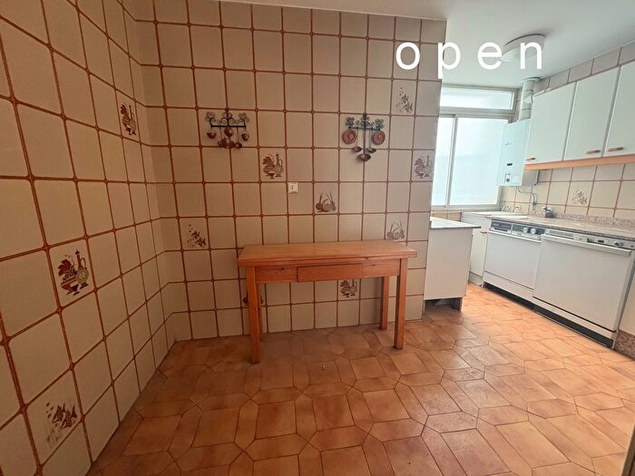 Casas en venta y pisos alquiler - 3