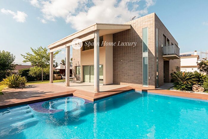 Casa en venta en Entrepinos, LEliana de 5 habitaciones