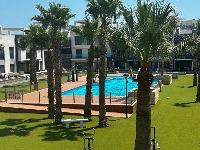 Piso en venta en Zona Carrefour Urbanizaciones, Torrevieja de 3 habitaciones