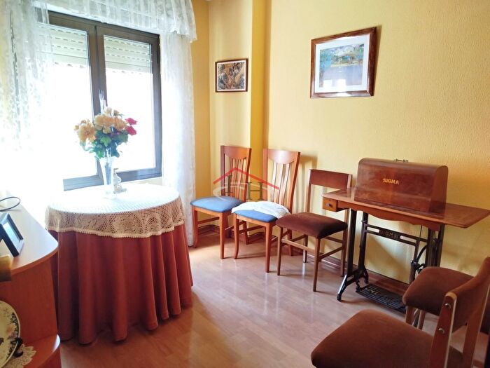 Casas en venta y pisos alquiler - 3