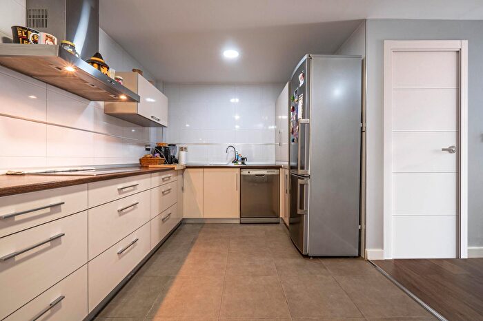 Casas en venta y pisos alquiler - 2