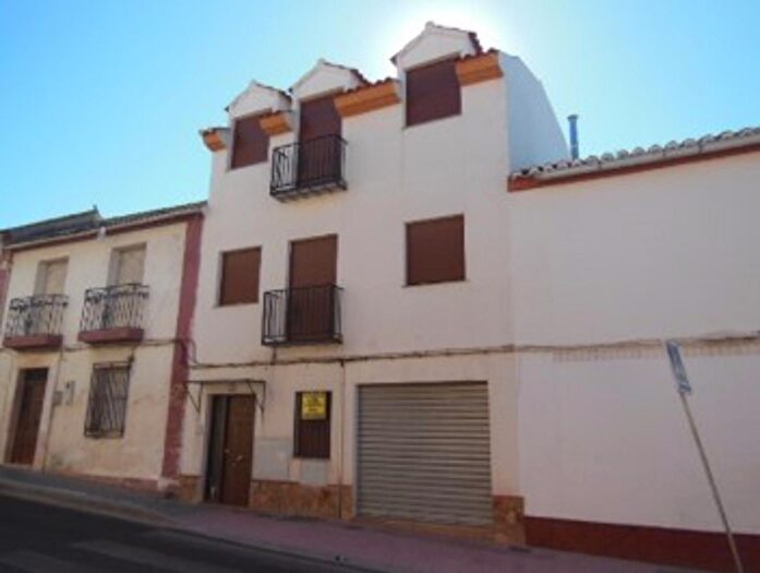 Casas en venta y pisos alquiler - 1