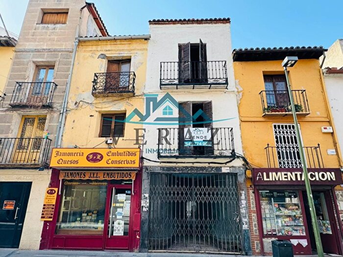 Casas en venta y pisos alquiler - 1