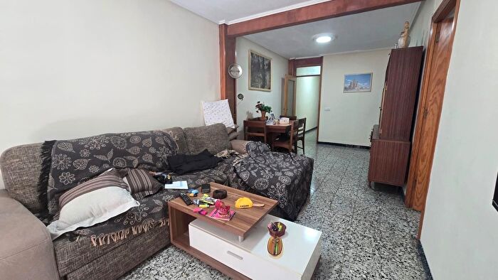 Casas en venta y pisos alquiler - 3