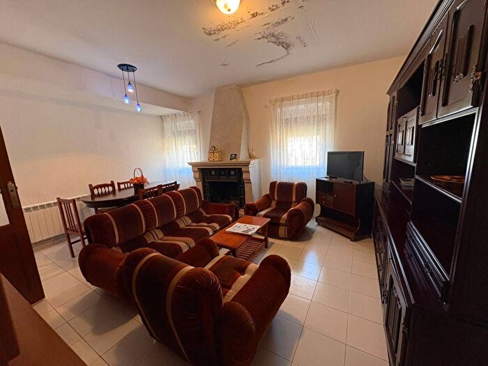 Casas en venta y pisos alquiler - 3