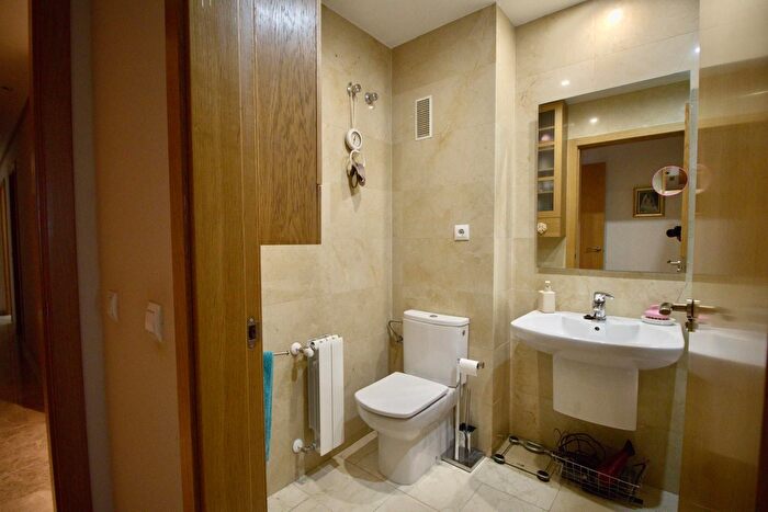 Casas en venta y pisos alquiler - 3